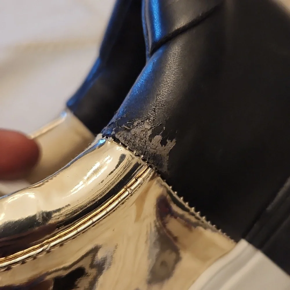 Bebe Gold Metallic Platform Sneakers Size 7.5‎ Black Heel Logo Statement